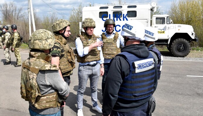 Бойовики стягують танки в заборонену зону: що відбувається на Донбасі