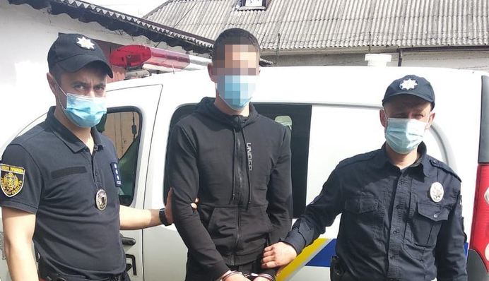 У лісі під Львовом пострілом з рушниці поранили поліцейського: фото і подробиці інциденту