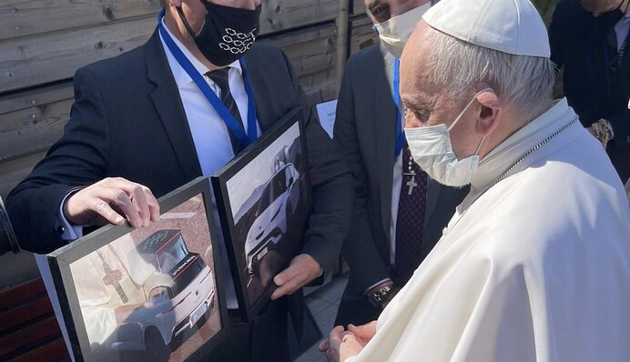 У Папи Римського може з'явиться унікальний електрокар, фото