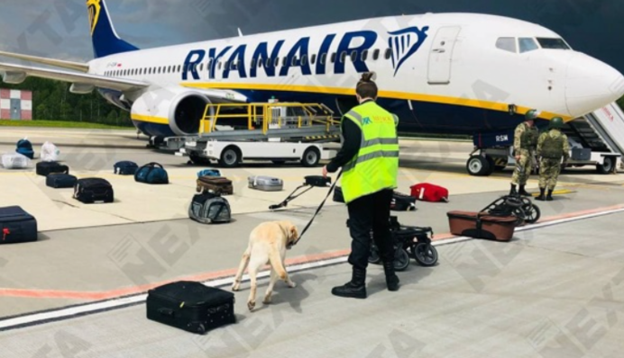 Не виходить на зв'язок: у Мінську після екстреної посадки літака затримали дівчину Протасевича