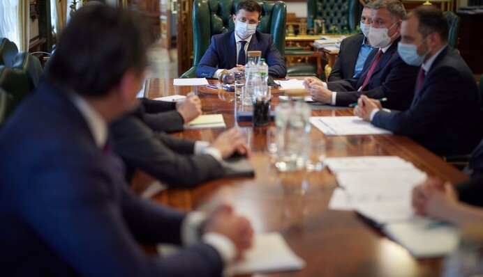 Україна  припиняє авіасполучення з Білоруссю: важливі подробиці