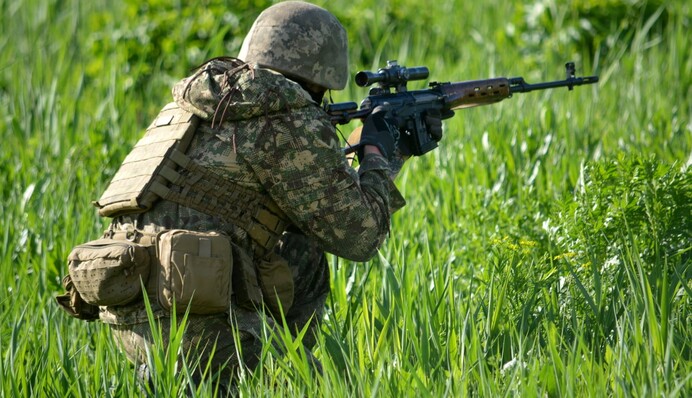 Ни дня без провокаций: снайпер боевиков ранил украинского военного на Донбассе