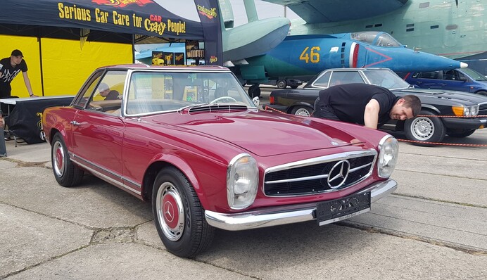 У Києві стартував фестиваль ретро-автомобілів: подробиці з місця подій