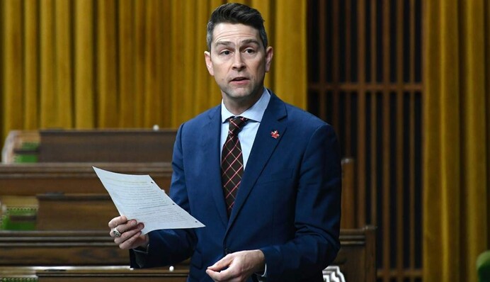 Член канадского парламента снова 