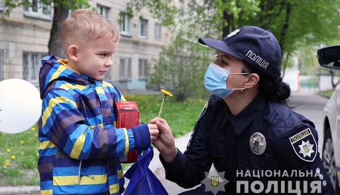 Бронетехніка, рятувальники і зброя: в центрі Києва дітям влаштували яскраве свято