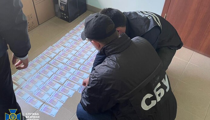 Чиновник найбільшого підприємства країни погорів на хабарі: подробиці гучної справи