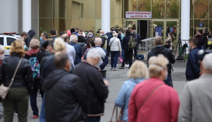 Як записатися на щеплення від COVID-19 і скільки доведеться чекати: детальне роз'яснення