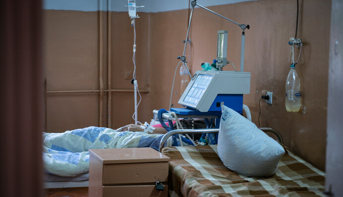В Украине больницы начали закрывать "ковидные" отделения: что происходит