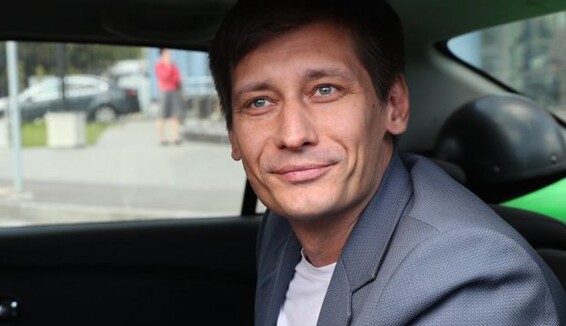 У Росії несподівано випустили на свободу відомого опозиціонера: відео