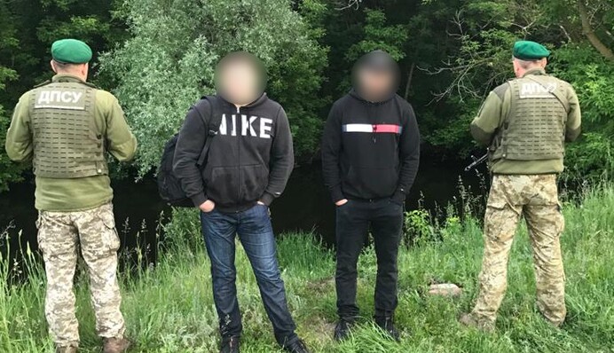 Двое россиян ради отдыха в Одессе переплыли реку и незаконно попали в Украину: видео