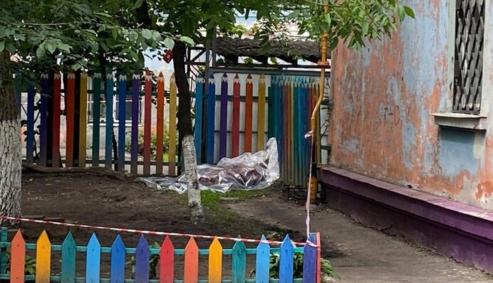 У Полтавській області серед білого дня викинули труп людини, загорнутий в килим - фото