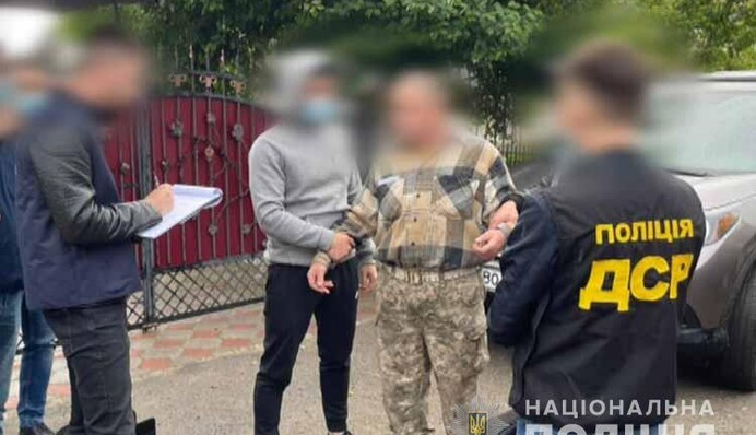 Кругла сума за відмазку від армії: на хабарі погорів чиновник військкомату