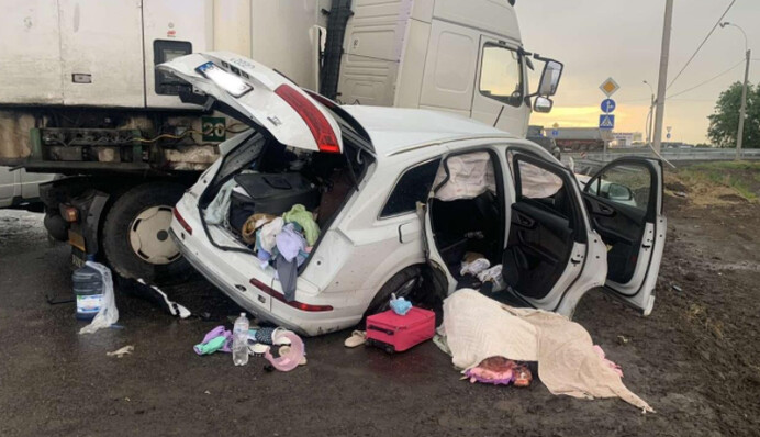 ​Под Херсоном в страшной аварии погибла семья с ребенком: фото и видео