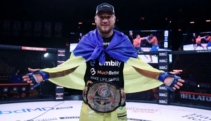 Украинский боец впервые в истории стал победителем престижного турнира по ММА: видео