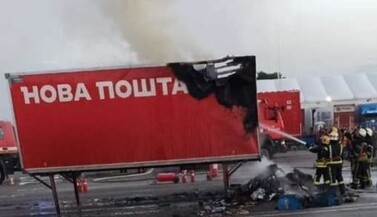 В Киеве загорелся прицеп с посылками 