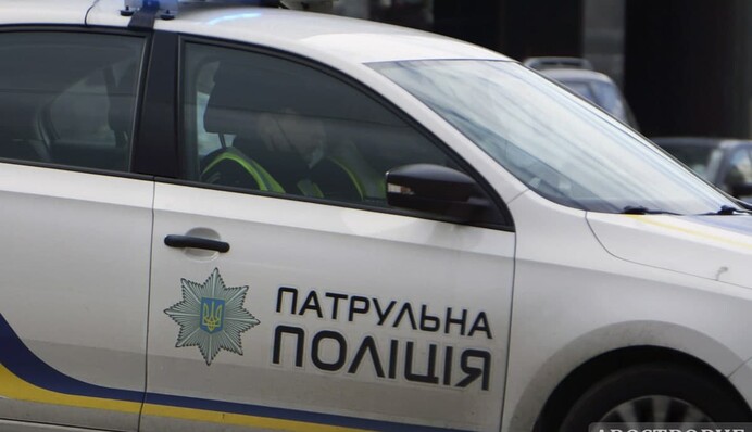 У Києві в кущах знайшли труп голої жінки: відео з місця інциденту