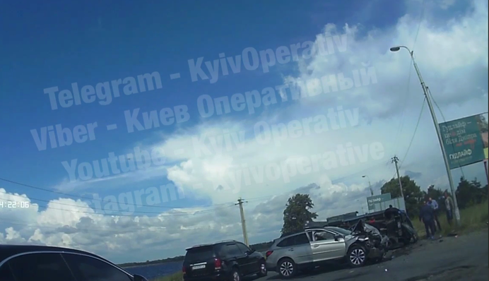 ДТП з переворотом під Києвом: в мережі показали момент аварії