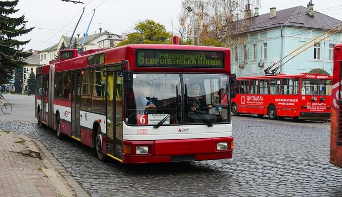 В Украине еще один крупный город поднимет цены на проезд: сколько будет стоить