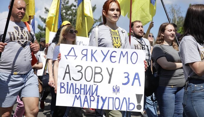 У Маріуполі провели марш на честь визволення міста від бойовиків: фото і відео
