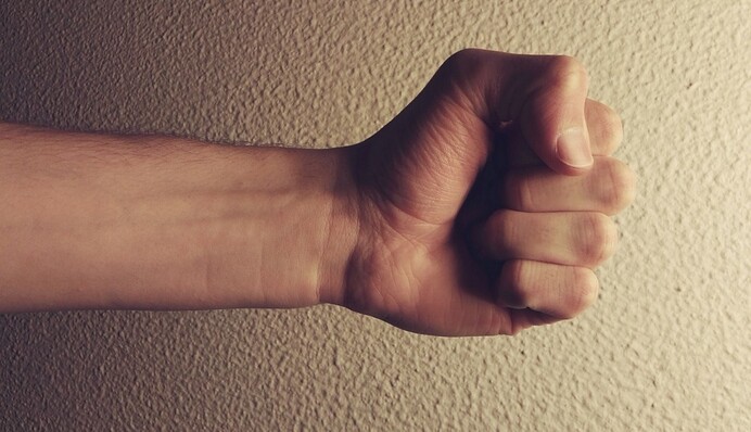 ​У Дніпрі трирічну дівчинку побили до напівсмерті: матір звинуватила батька у викраденні дитини