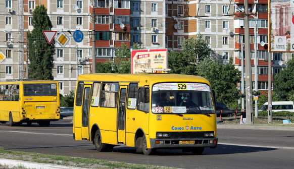 Це Троєщина, крихітко! Мережі вразило відео з водієм маршрутки в Києві