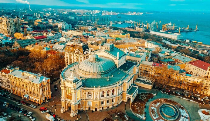 Відпочинок в Україні на морі і не тільки: куди можна недорого поїхати на кілька днів