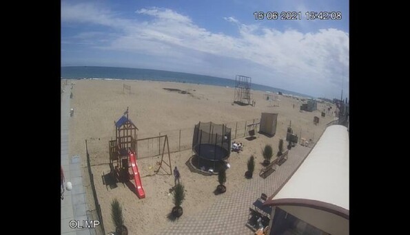 Як виглядають пляжі Одеси та Затоки при +20: фото і відео