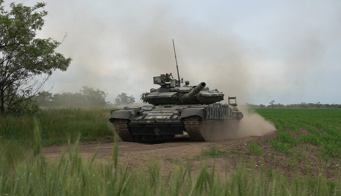 ​Отработали переход в контратаку: под Херсоном прошли танковые учения ВСУ, фото и видео