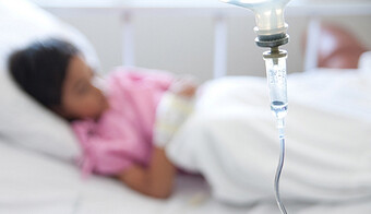 Отруїлися в закладах громадського харчування: в Харкові десятки людей опинилися в лікарні