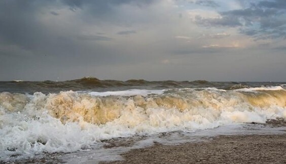 Сезон на паузе: фото и видео с украинских курортов на Азовском море