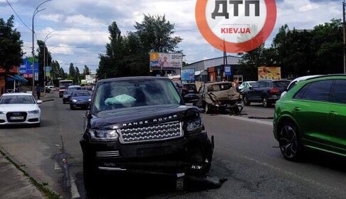 Под Киевом столкнулись четыре автомобиля, одна машина загорелась – фото, видео