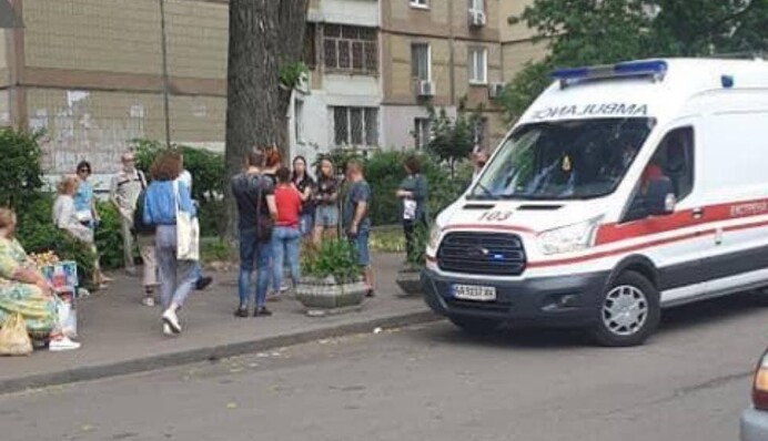 В Киеве произошла страшная трагедия - из окна выпал 2-летний ребенок: фото