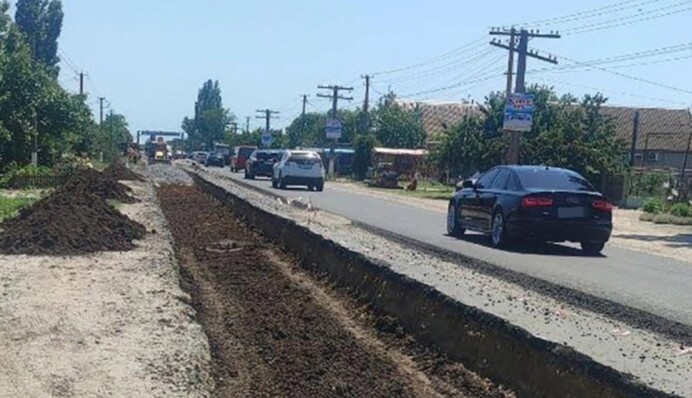 Туристи дуже поспішають до моря: на трасі до Кирилівки утворилися кілометрові затори - фото