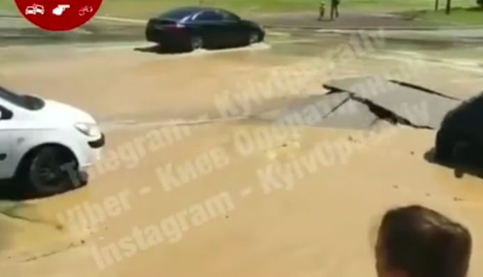 У Києві сталася масштабна комунальна НП: відео 