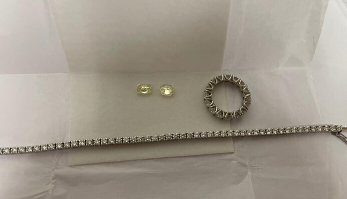 У Борисполі іноземець намагався пронести коштовності на мільйон: фото