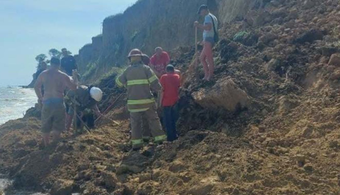 Оползень на курорте под Одессой: появились новое видео и тревожное заявление спасателей