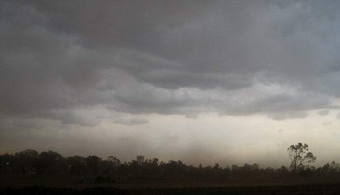 Пилова буря накрила Україну: метеорологи розповіли, скільки вона ще триматиметься