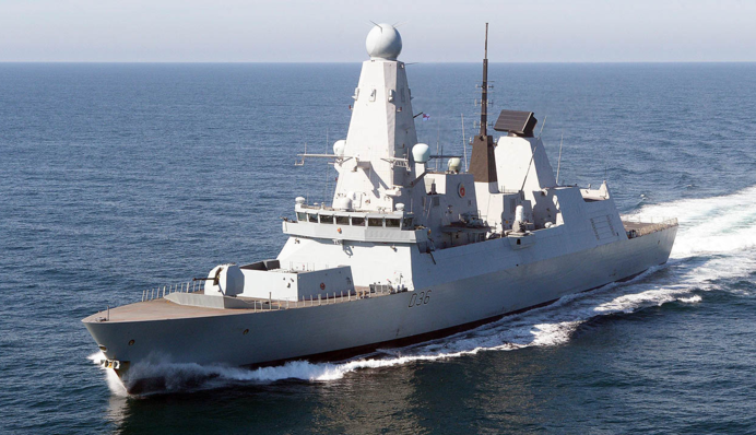 Використовували 4 авіабомби: нові деталі обстрілу Росією британського есмінця біля Криму