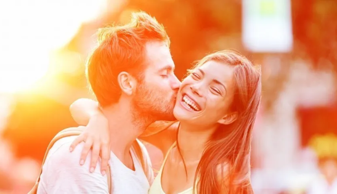Для пяти знаков Зодиака лето станет временем романтики - встретят настоящую любовь