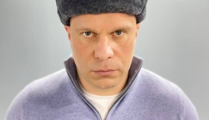 Скандальному Киве вручили повестку на допрос из-за советской шапки - видео