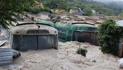 В окуповану Ялту після масштабного потопу ринули туристи-екстремали - фото