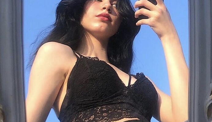 Найвродливіші знаки Зодіаку у жінок: у кого з лиця можна воду пити