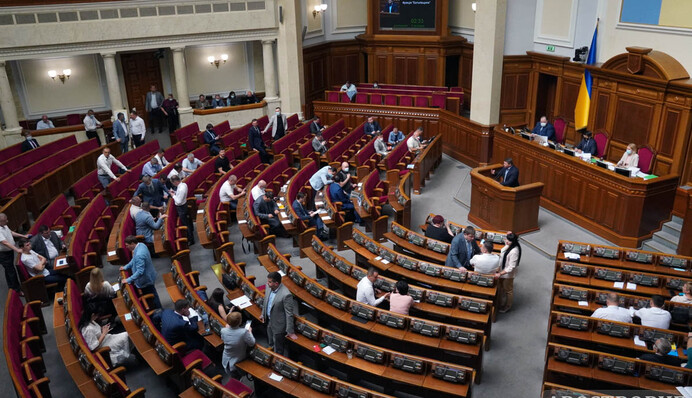 Массовый прогул в Раде: зарегистрировались всего 150 нардепов, фото