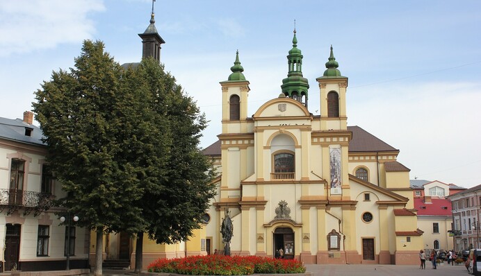 Отдых на Прикарпатье: сколько стоит жилье и еда в Ивано-Франковске