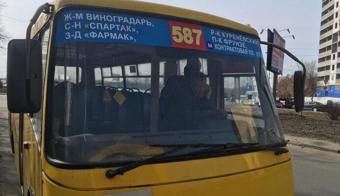 Страшно ездить: в Киеве заметили маршрутку-