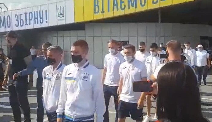 Как болельщики в 