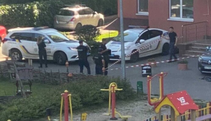 ​Вышла в окно сама или 