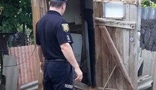 Смерть у вигрібній ямі: в Одеській області дівчинка загинула, дістаючи телефон