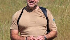 Відомий волонтер потрапив в чорний список банку: отримали особисті дані, а в карті відмовили