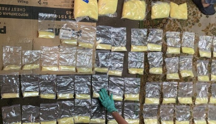 Прямо під школою: в Києві викрили наркопритон, фото